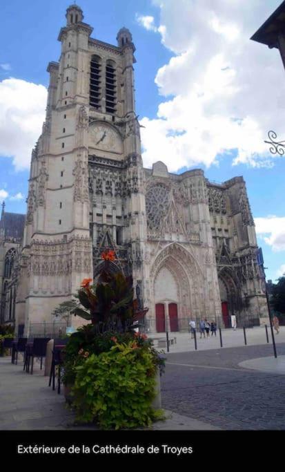 Superbe T2 De Caractere Au Centre Classe 3 Etoiles Troyes Extérieur photo