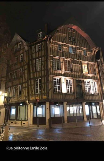 Superbe T2 De Caractere Au Centre Classe 3 Etoiles Troyes Extérieur photo