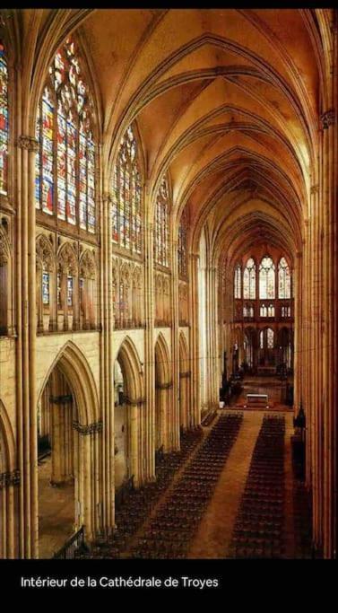 Superbe T2 De Caractere Au Centre Classe 3 Etoiles Troyes Extérieur photo
