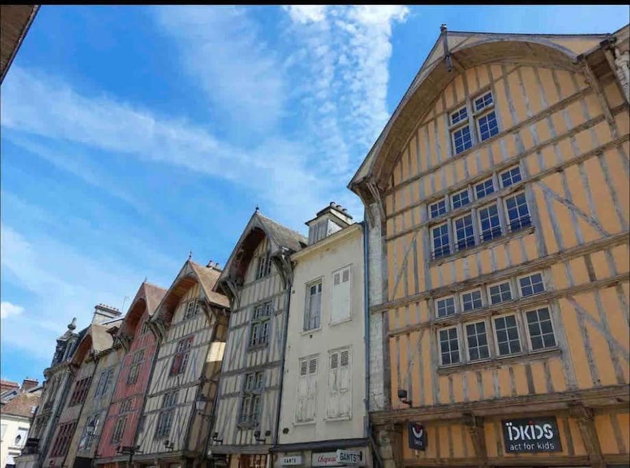 Superbe T2 De Caractere Au Centre Classe 3 Etoiles Troyes Extérieur photo